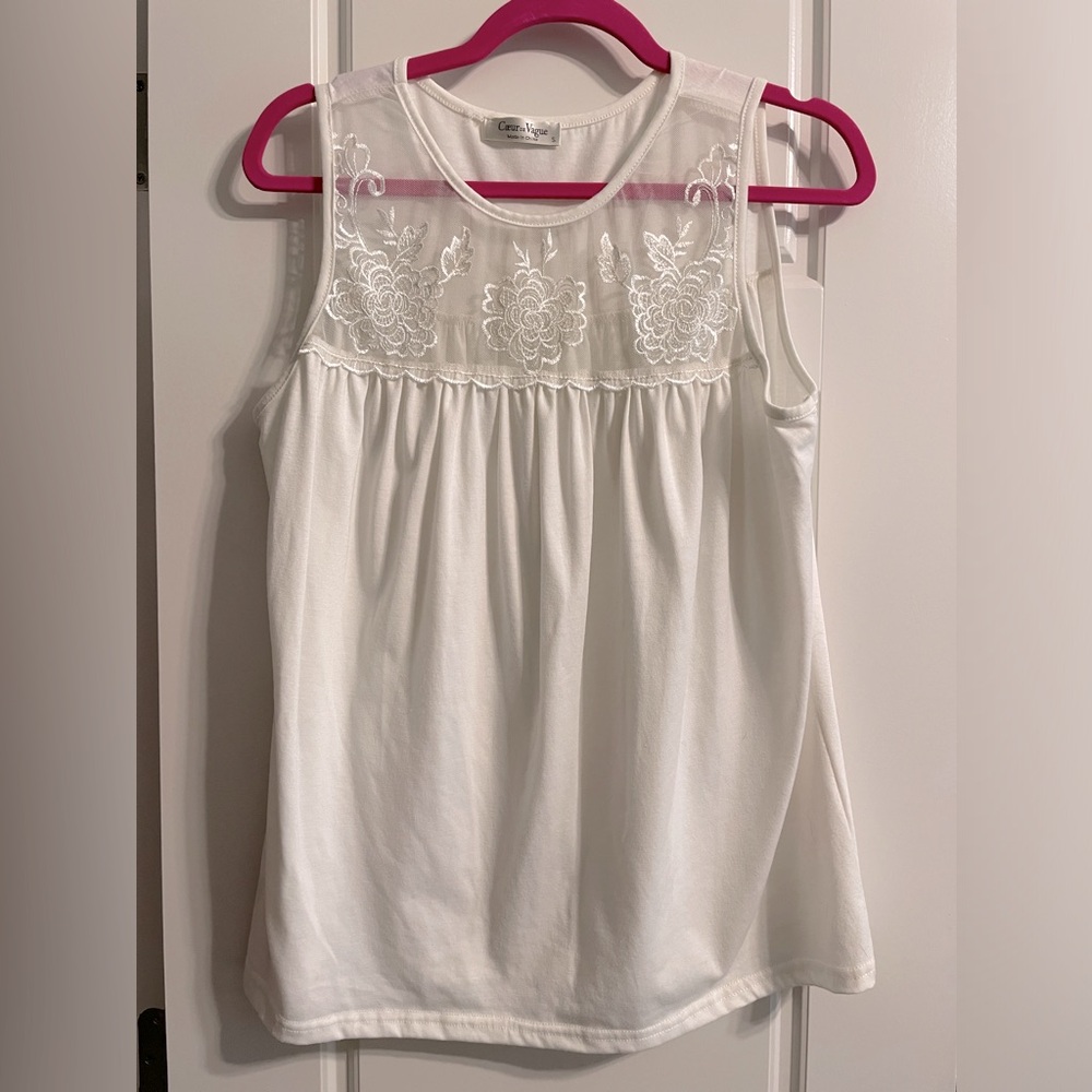 Chic white floral tank Sz Small euc